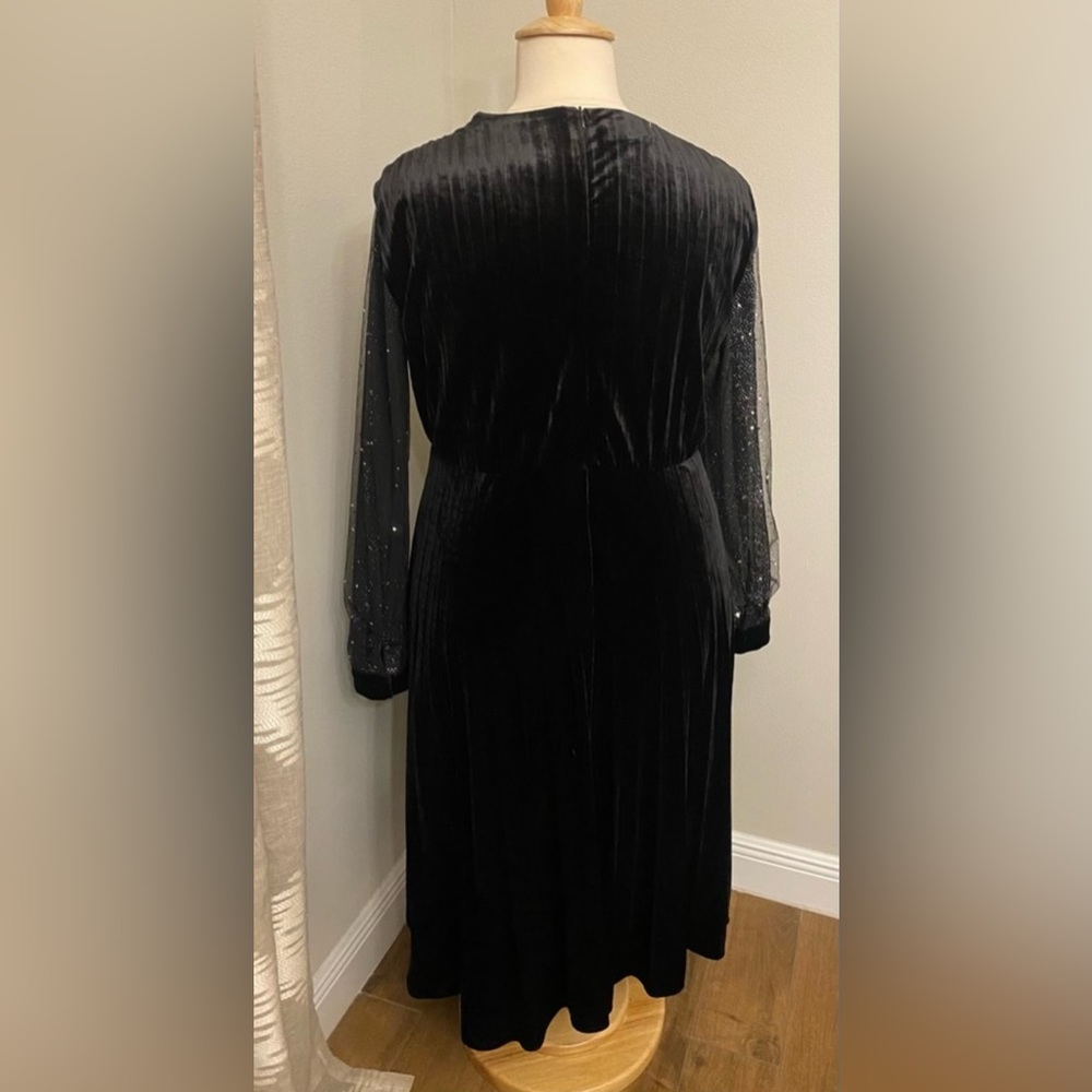 Plus Dress - Picture 5 of 8